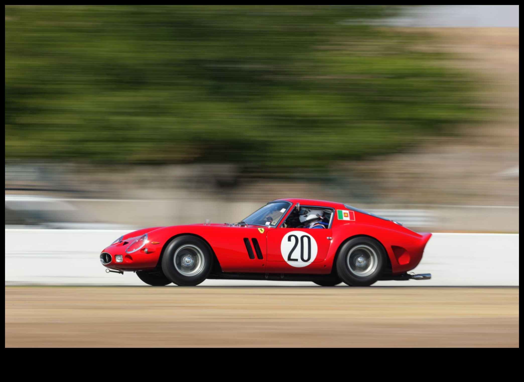 Racing Royalty: Спортни автомобили, които управляват пистата