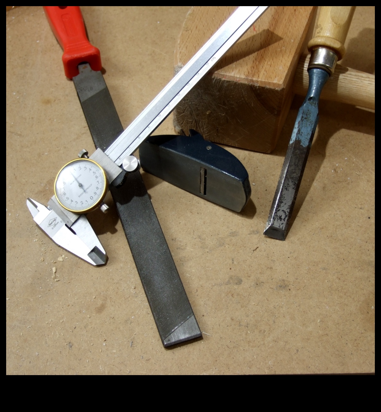 Дървообработващи приспособления и приспособления: Подобряване на прецизността във вашите занаяти