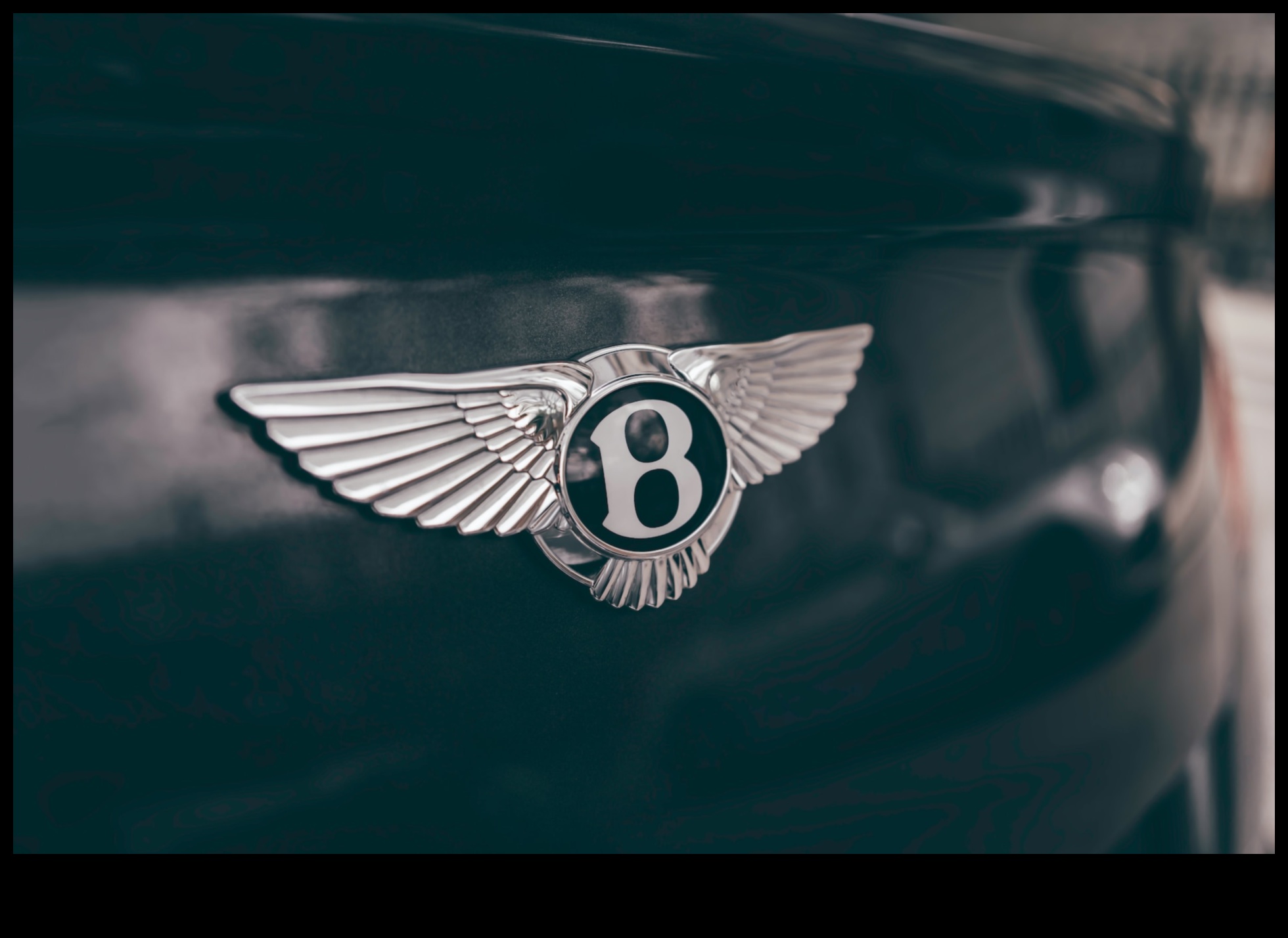 Отличие при шофиране: символиката на луксозните автомобили в съвременното общество