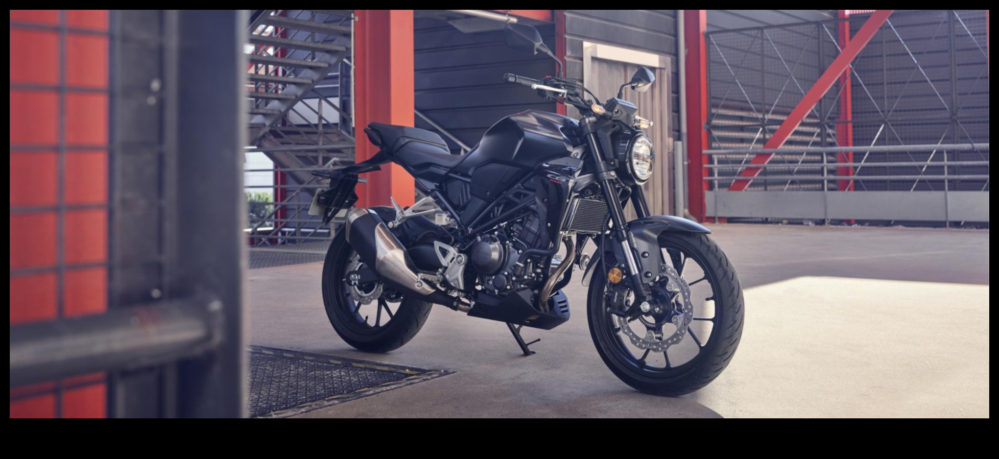 Градско изследване: Навигиране по градските улици на елегантни и гъвкави мотоциклети