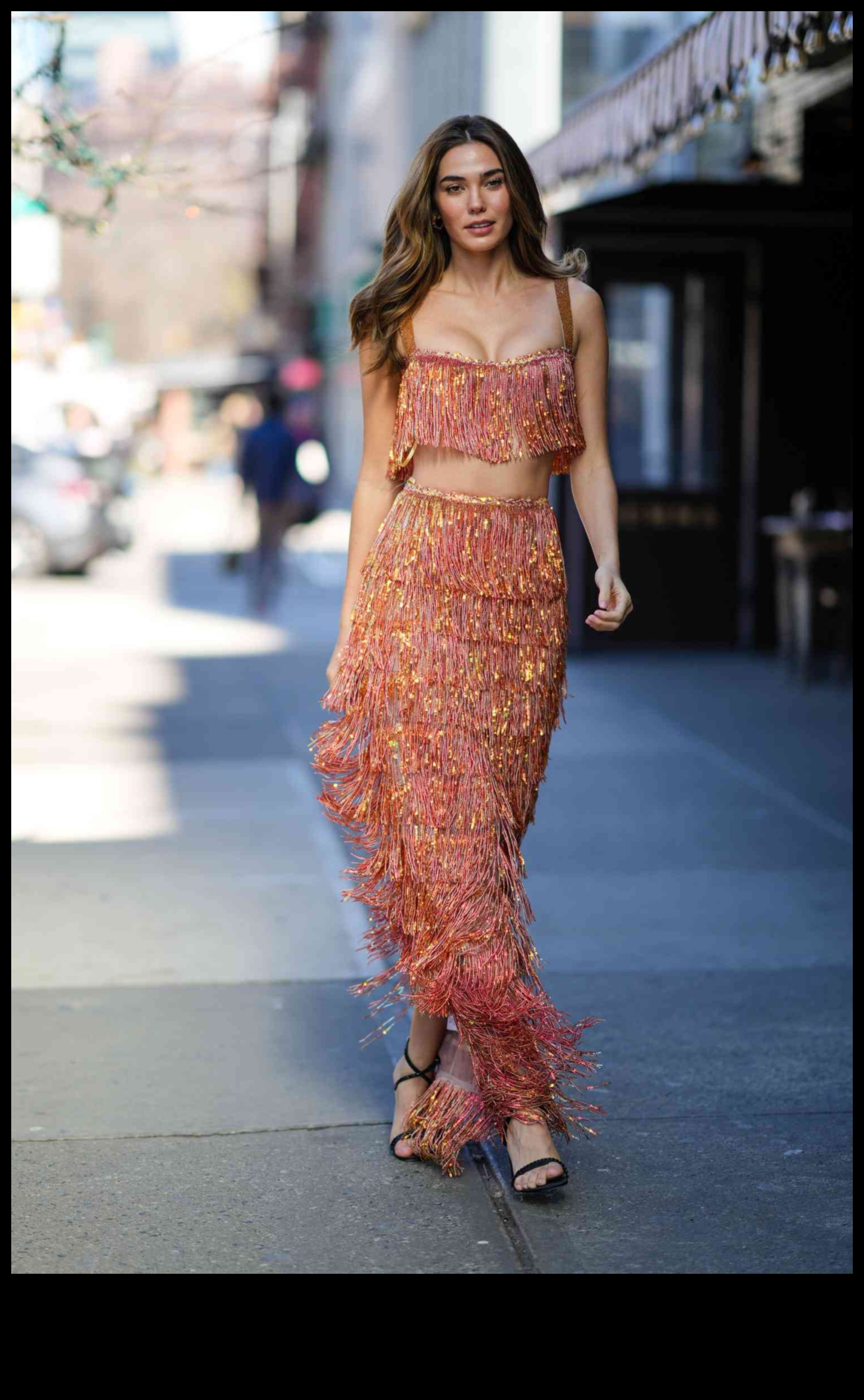 Бляскави събирания: Стилни парти тоалети, които блестят