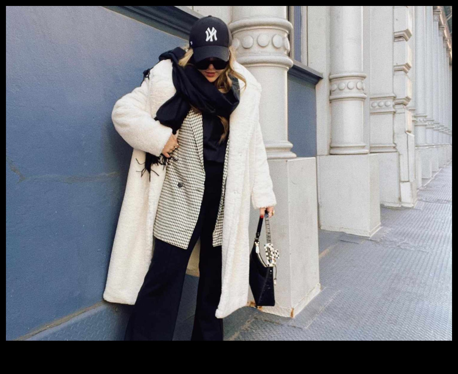 Причудлива зима: игриви елементи в модата за студено време