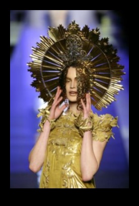 Cosmic Couture: Небесни теми в модния дизайн