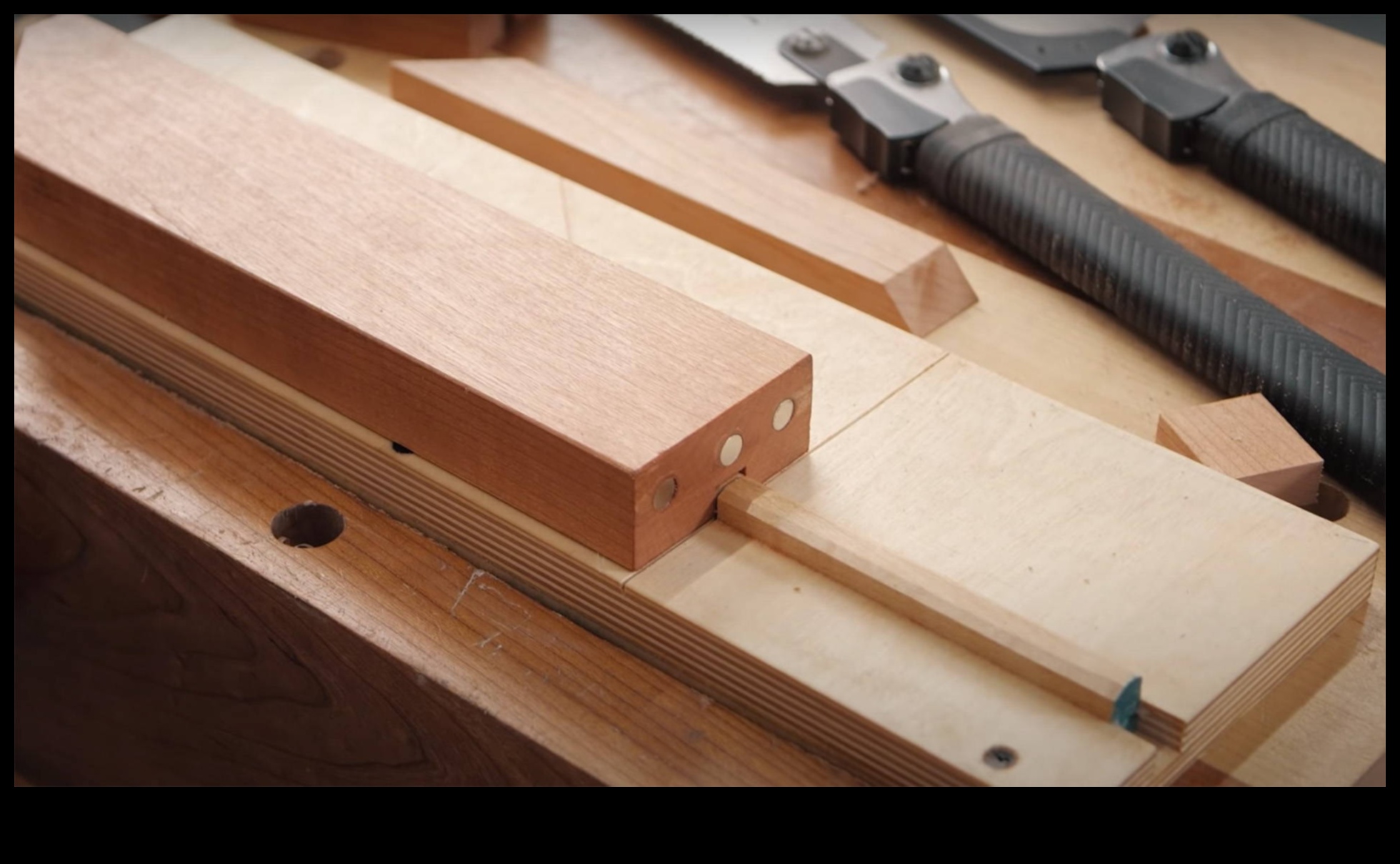 Дървообработващи приспособления и приспособления: Подобряване на прецизността във вашите занаяти