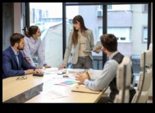 Тласък нагоре в съответствие с Вашия икономически в един променящ се глобален