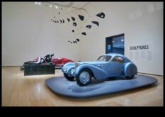 Произведение на изкуството в действие Пресечната известна степен според автомобилите и съвременното произведение на изкуството