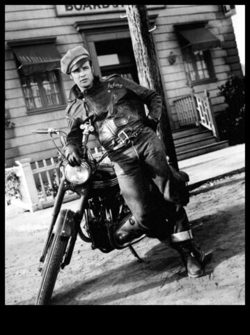 От улиците колкото знаменитостите Културното и историческо ефект в съответствие с мотоциклетите